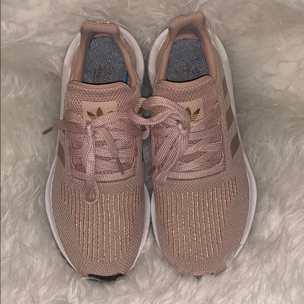 ADIDAS SWIFT RUN. ROSE FOLD. IN ORIGINAL BOX